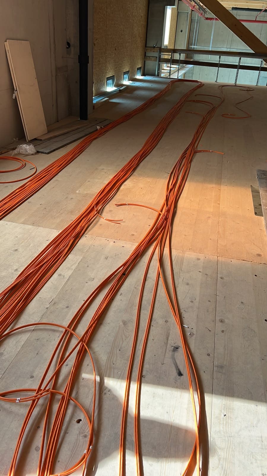 Präzise LWL-Kabelverlegung am Boden